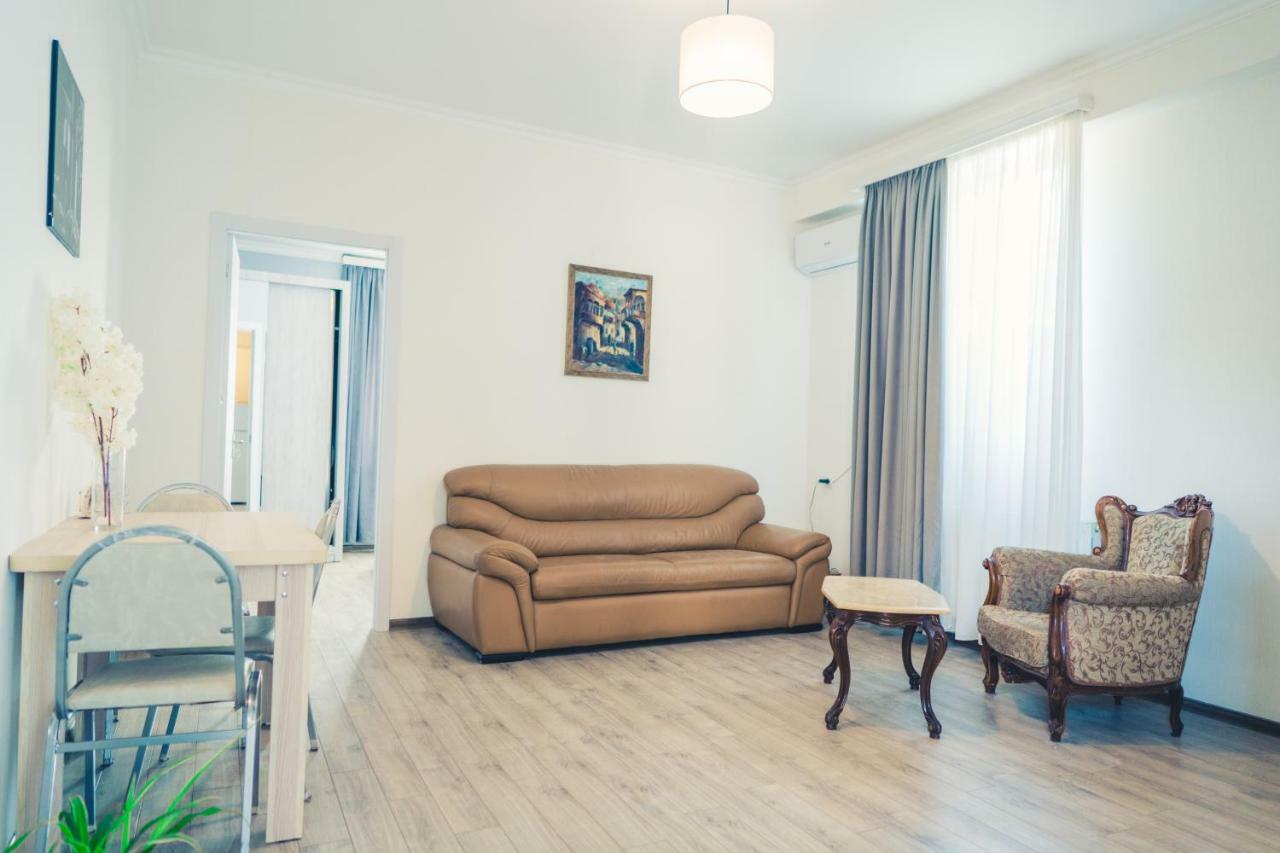 Tatias Apartments In The Downtown Tbilisi Exterior photo